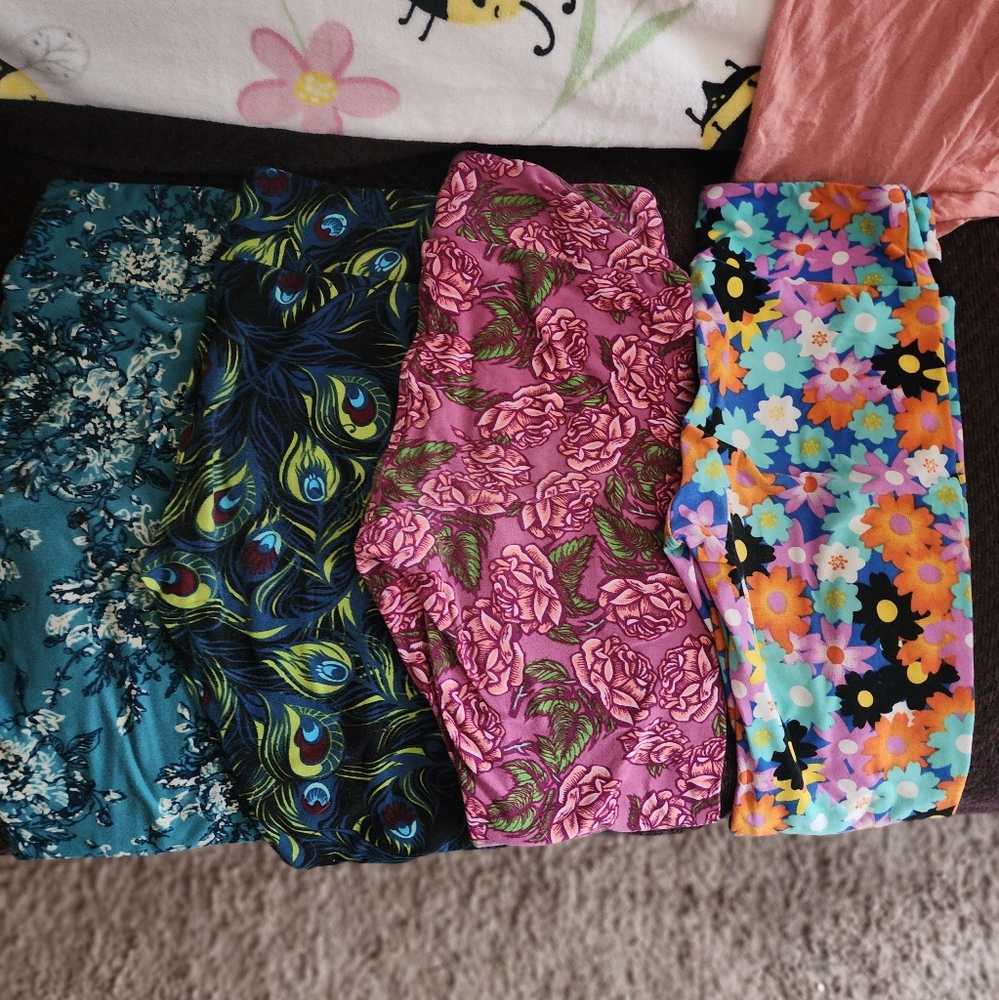 LuLaroe leggings and tops